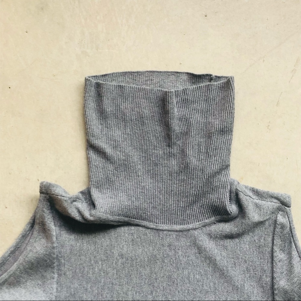 Gray turtleneck sweater - Picture 4 of 7